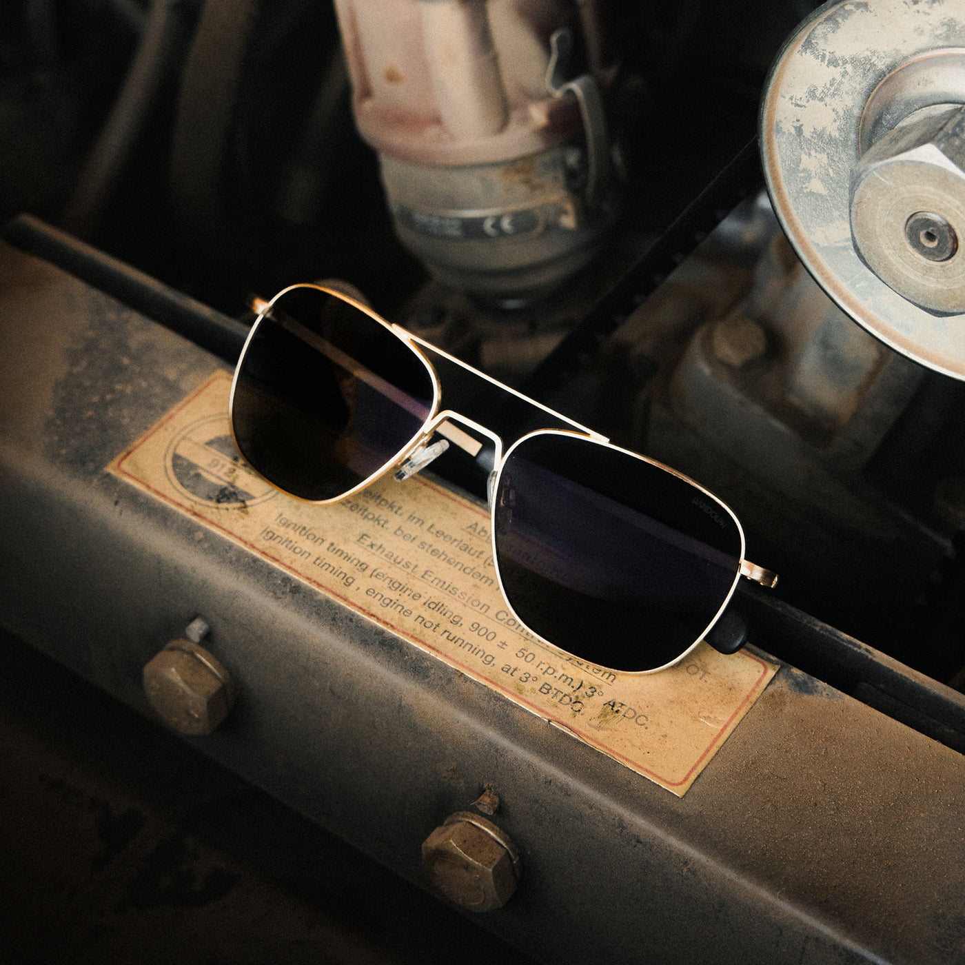 価格改定Randolph Aviator U.S.A. サングラス Randolph USA - Driveworks Aviator - 23k Satin Gold & Apex Gray