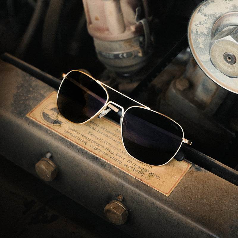 Aviators DriveWorks gold frame with gray lenses