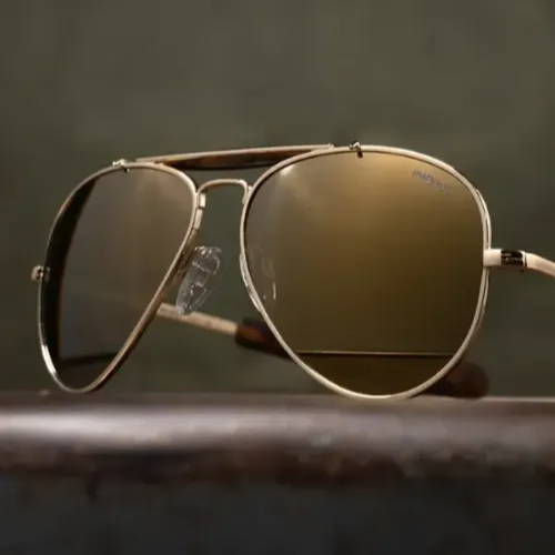 <p>23K GOLD & GOLD FLASH ></p>